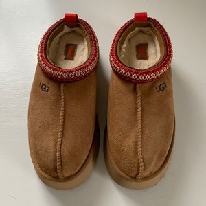 Brand new UGG Taz Platform Slippers.